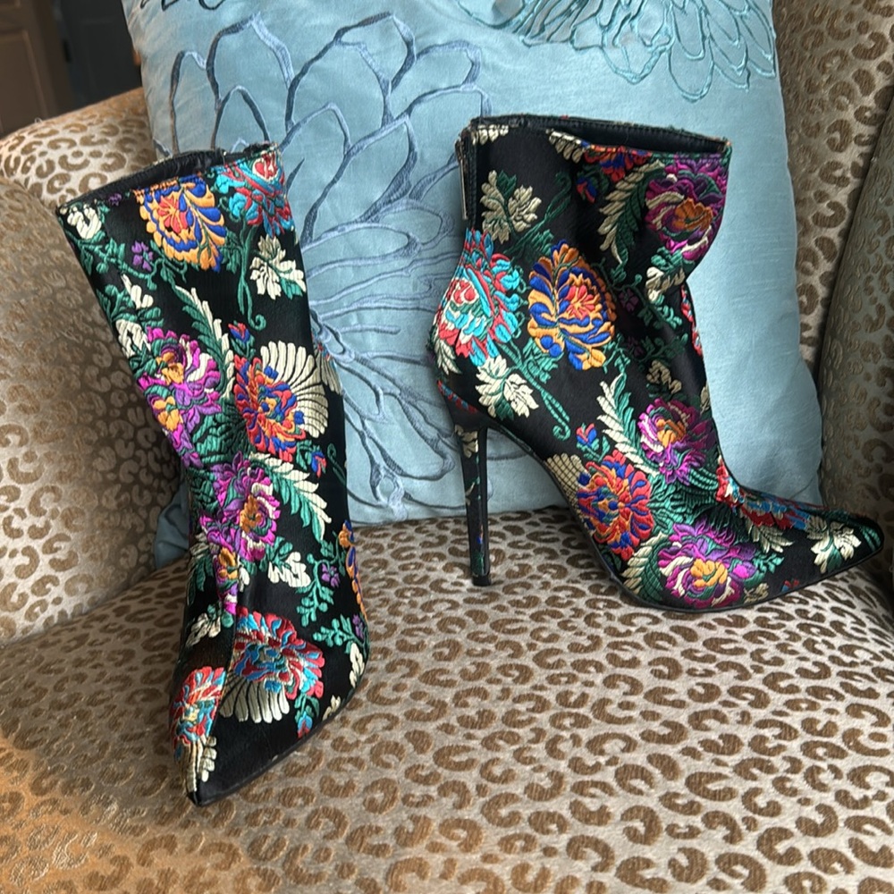 NEW Just Fab Madelina heeled pointed toe bootie with multicolored brocade fabric - Picture 3 of 8